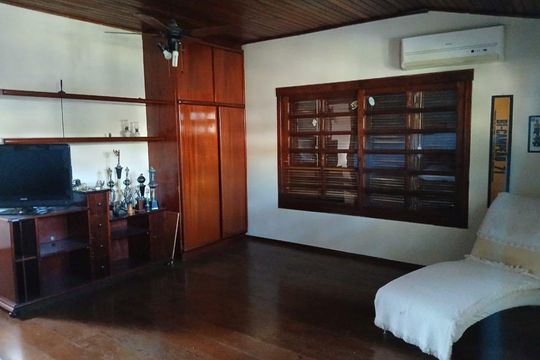 Quarto 1 de casa à venda com 4 quartos, 400m² em Morro Santana, Porto Alegre