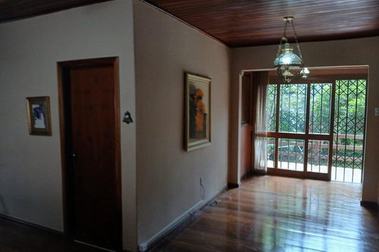 Sala de casa à venda com 4 quartos, 400m² em Morro Santana, Porto Alegre