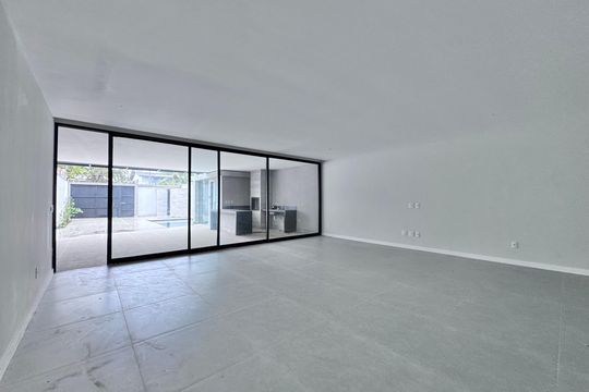 Sala 1 de casa de condomínio à venda com 5 quartos, 510m² em Barra da Tijuca, Rio de Janeiro