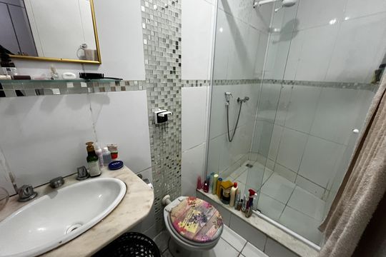 Banheiro da Suíte 1 de apartamento à venda com 4 quartos, 110m² em Jardim Guanabara, Rio de Janeiro