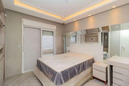 Casa à venda com 2 quartos, 370m² em Três Figueiras, Porto Alegre