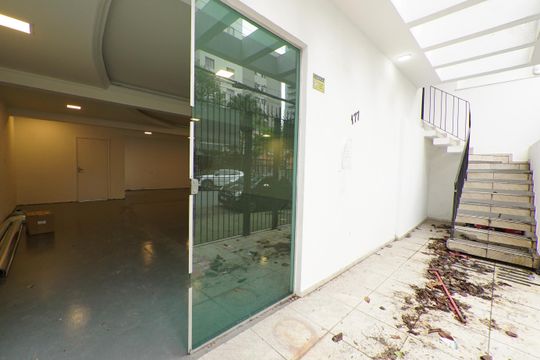 Entrada de casa para alugar com 2 quartos, 300m² em Aclimação, São Paulo