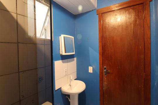 Banheiro de apartamento para alugar com 2 quartos, 38m² em Rio Branco, Canoas