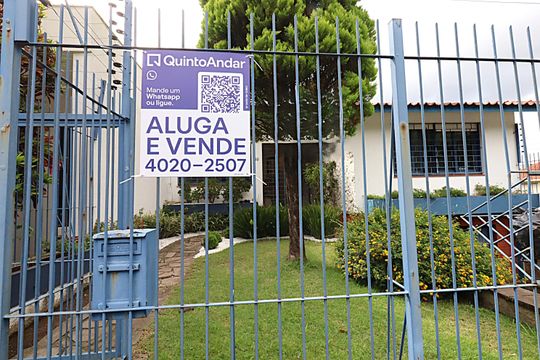 Placa de casa à venda com 3 quartos, 300m² em Boa Vista, Porto Alegre