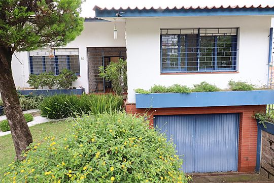 Fachada  de casa à venda com 3 quartos, 300m² em Boa Vista, Porto Alegre