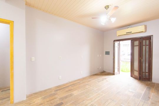 Sala de casa à venda com 2 quartos, 197m² em Rio Branco, Canoas