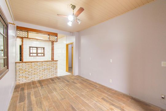 Casa à venda com 2 quartos, 197m² em Rio Branco, Canoas