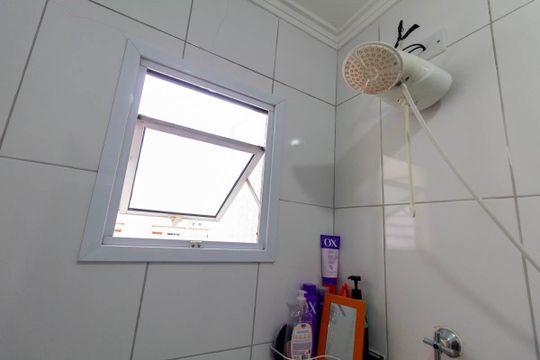 Banheiro da Suíte de casa de condomínio à venda com 2 quartos, 69m² em Parque Boturussu, São Paulo