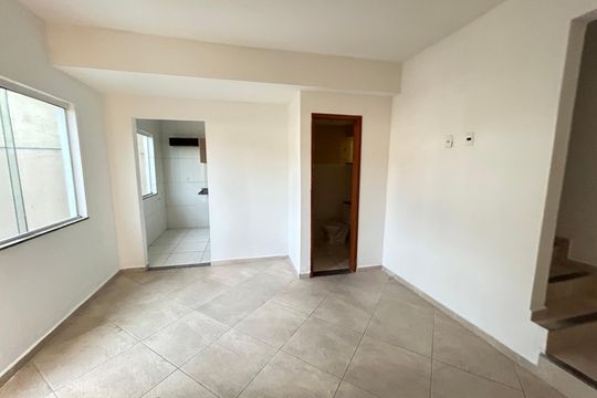 Sala de casa para alugar com 3 quartos, 80m² em Bento Ribeiro, Rio de Janeiro