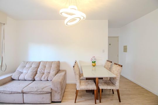 Sala de apartamento à venda com 1 quarto, 42m² em Vila Ipiranga, Porto Alegre