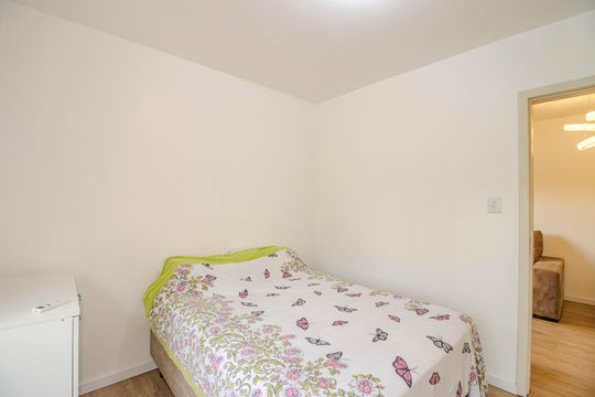 Quarto de apartamento à venda com 1 quarto, 42m² em Vila Ipiranga, Porto Alegre