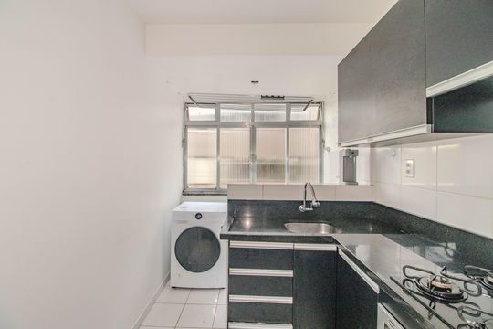 Cozinha e Área de Serviço de apartamento à venda com 1 quarto, 42m² em Vila Ipiranga, Porto Alegre
