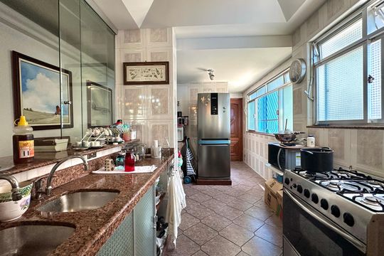 Cozinha de apartamento à venda com 2 quartos, 145m² em Copacabana, Rio de Janeiro