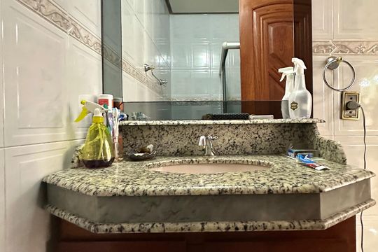 Banheiro Social de apartamento à venda com 2 quartos, 145m² em Copacabana, Rio de Janeiro