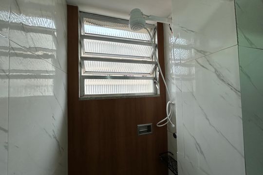 Banheiro de apartamento à venda com 2 quartos, 60m² em Todos Os Santos, Rio de Janeiro
