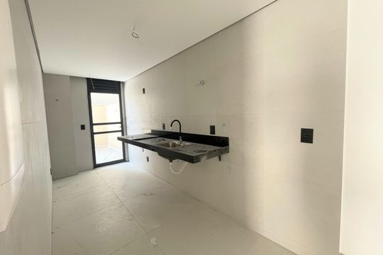 Cozinha de apartamento à venda com 2 quartos, 127m² em Santo Antônio, Belo Horizonte