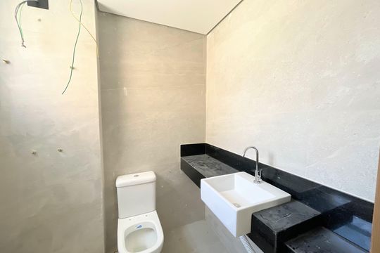 Banheiro suíte 2 de apartamento à venda com 2 quartos, 167m² em Santo Antônio, Belo Horizonte