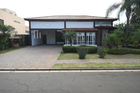 Fachada de casa de condomínio à venda com 4 quartos, 470m² em Loteamento Alphaville Campinas, Campinas