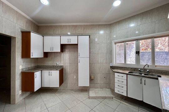 Cozinha de casa de condomínio à venda com 4 quartos, 356m² em Conjunto Habitacional Vila Santana (Sousas), Campinas