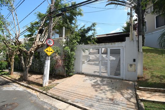 Fachada de casa para alugar com 5 quartos, 650m² em Conjunto Habitacional Vila Santana (Sousas), Campinas