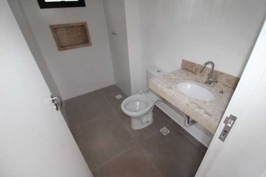 Banheiro de kitnet/studio à venda com 1 quarto, 41m² em Vila Ester (zona Norte), São Paulo