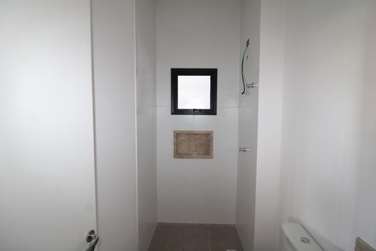 Banheiro de kitnet/studio à venda com 1 quarto, 41m² em Vila Ester (zona Norte), São Paulo