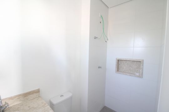 Banheiro de kitnet/studio à venda com 1 quarto, 30m² em Vila Ester (zona Norte), São Paulo