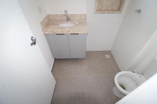 Banheiro social de apartamento à venda com 2 quartos, 38m² em Vila Ester (zona Norte), São Paulo