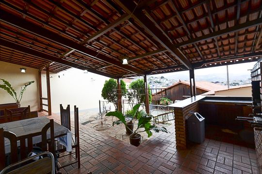 Varanda de casa à venda com 4 quartos, 460m² em Boa Vista, Belo Horizonte
