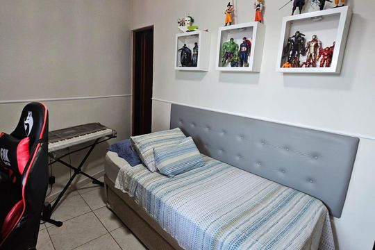 Quarto 2 de casa à venda com 3 quartos, 290m² em Jardim Brasilia, São Paulo