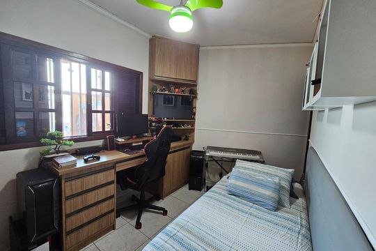 Quarto 2 de casa à venda com 3 quartos, 290m² em Jardim Brasilia, São Paulo