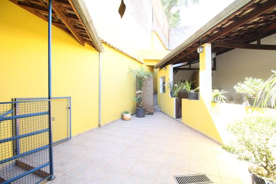 Quintal de casa à venda com 2 quartos, 300m² em Jardim Monte Kemel, São Paulo