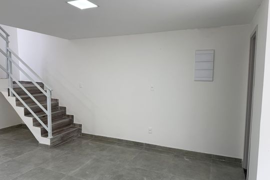 Sala de casa de condomínio à venda com 2 quartos, 180m² em Taquara, Rio de Janeiro
