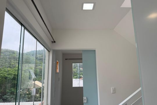 Escada de casa de condomínio à venda com 2 quartos, 180m² em Taquara, Rio de Janeiro