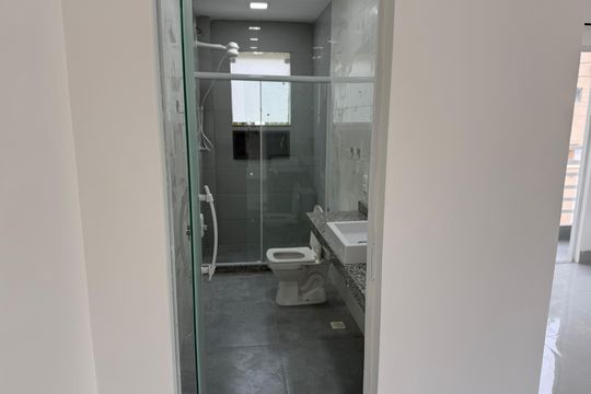 Banheiro de casa de condomínio à venda com 2 quartos, 180m² em Taquara, Rio de Janeiro