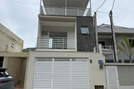 Fachada de casa de condomínio à venda com 2 quartos, 180m² em Taquara, Rio de Janeiro