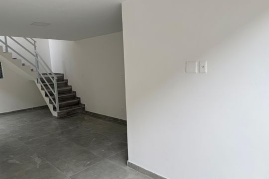 Sala de casa de condomínio à venda com 2 quartos, 180m² em Taquara, Rio de Janeiro