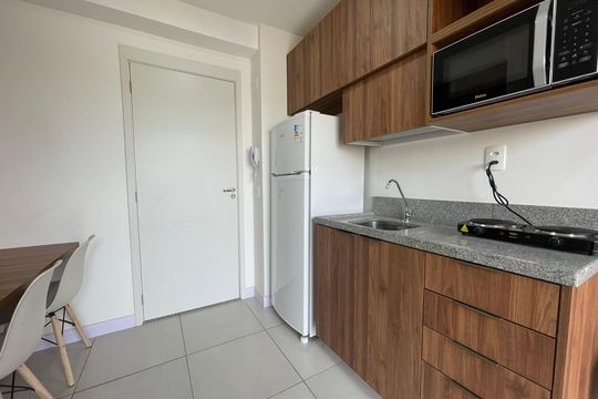 Cozinha de apartamento para alugar com 1 quarto, 24m² em Vila Butantã, São Paulo