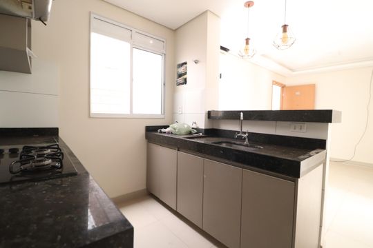 Cozinha de apartamento para alugar com 2 quartos, 72m² em Jardim Holanda, Uberlândia