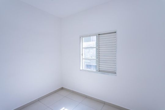 Quarto 2 de casa para alugar com 2 quartos, 64m² em Vila Pereira Cerca, São Paulo