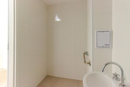 Banheiro  de kitnet/studio à venda com 1 quarto, 25m² em Jardim das Acacias, São Paulo