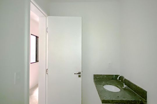 Banheiro de kitnet/studio para alugar com 1 quarto, 54m² em Quarta Parada, São Paulo