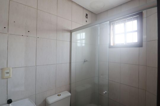 Banheiro da Suíte 1 de casa de condomínio à venda com 10 quartos, 300m² em Mathias Velho, Canoas
