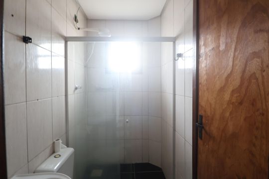 Banheiro da Suíte 2 de casa de condomínio à venda com 10 quartos, 300m² em Mathias Velho, Canoas
