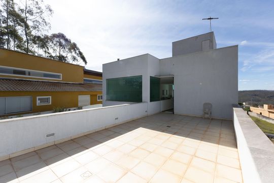 Varanda de casa de condomínio à venda com 3 quartos, 361m² em Vila Das Flores, Nova Lima