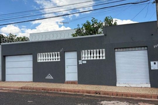 Fachada de casa para alugar com 3 quartos, 180m² em Osvaldo Rezende, Uberlândia