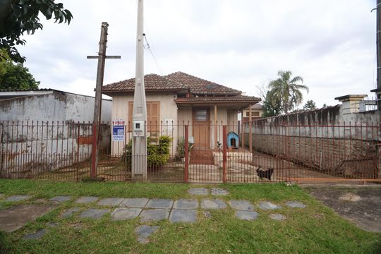Fachada de casa à venda com 2 quartos, 160m² em Niterói, Canoas