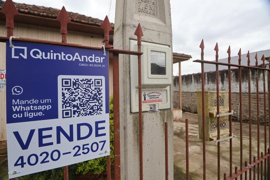 Placa de casa à venda com 2 quartos, 160m² em Niterói, Canoas