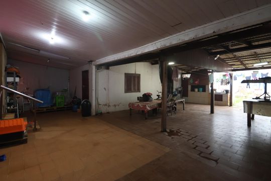 Garagem de casa à venda com 2 quartos, 160m² em Niterói, Canoas