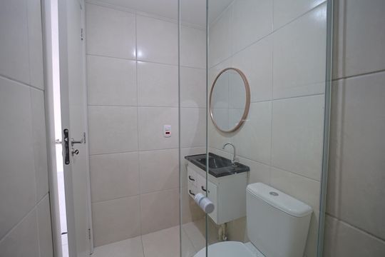 Banheiro social de apartamento para alugar com 2 quartos, 42m² em Jardim America da Penha, São Paulo